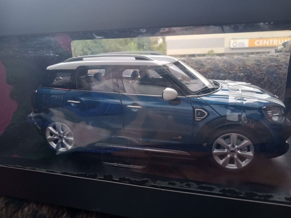 Model Mini Cooper S Countryman 1:18 Wersja Dealerska  Kyosho
