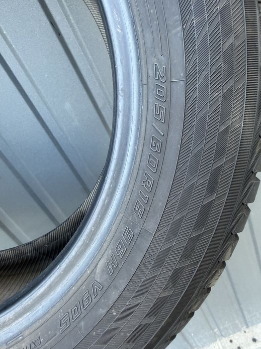 Шини Резина Зима 205/60 R16 96H Yokohama BlueEarth Winter V905