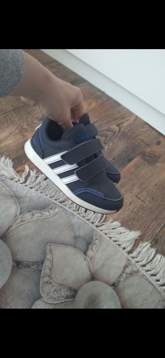 Chłopięce buciki granatowe adidas na rzepy rozmiar 28