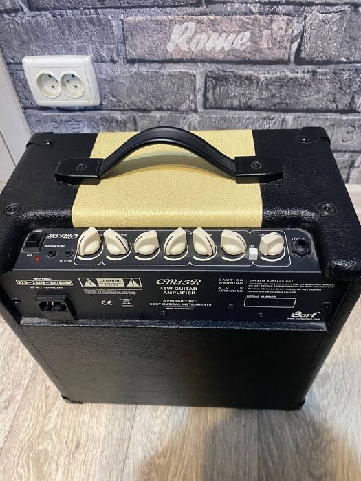 Електрогітара cort g110 
Комбопідсилювач cort CM15R