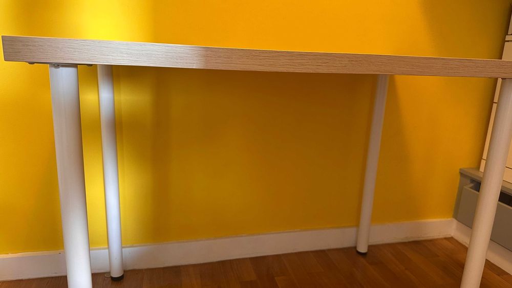 Secretária IKEA em muito bom estado
