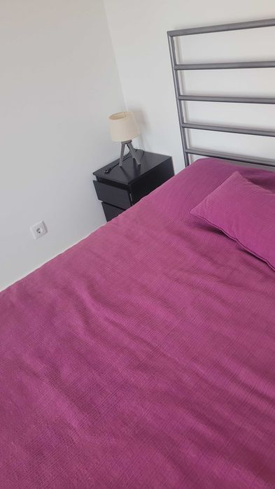 Cama de Casal + colchão + mesas de cabeceira