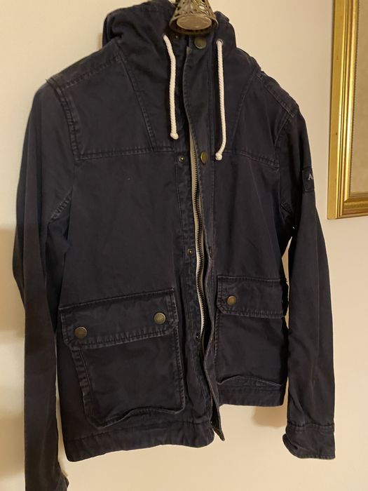 Granatowa kurtka Abercrombie & Fitch z kapturem