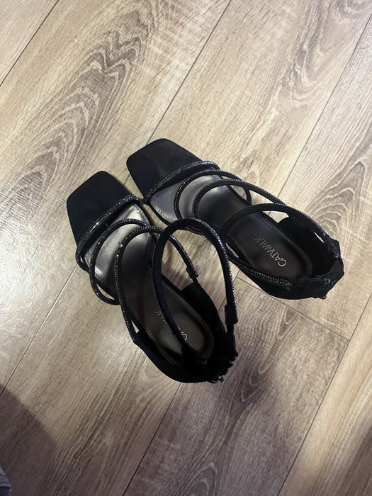 Szpilki czarne catwalk