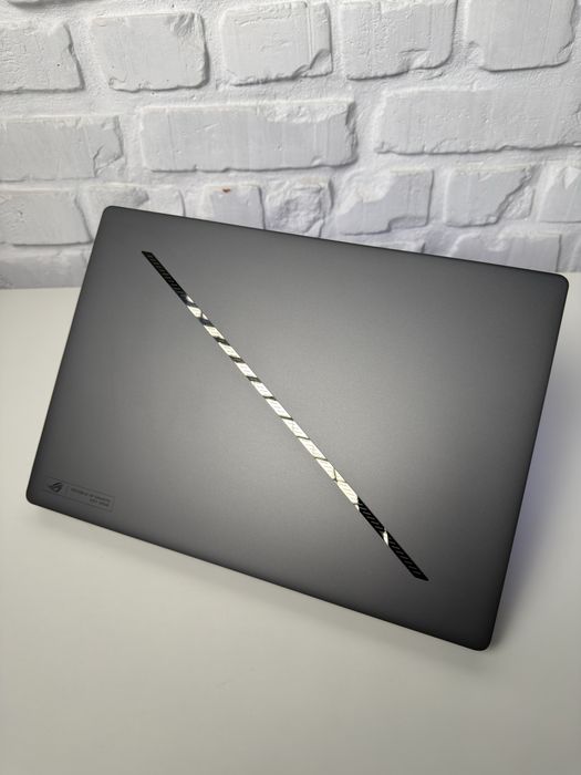 Zephyrus G16 OLED 240hz Ultra 9 185H RTX 4070 16/1TB