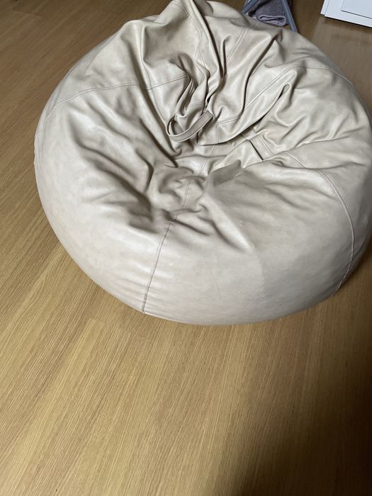 Pouf beige grande em sintetico  pouco uso