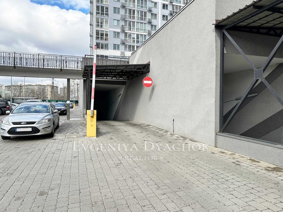 Продаж паркомісць в ЖК Лебединый, Ревуцького, 40-В