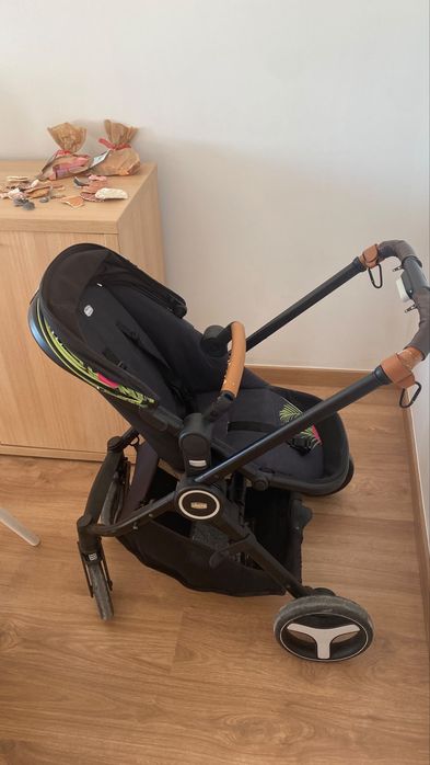 Carrinho de bebe Trio chicco Best friend com redutor - novo custa 400€