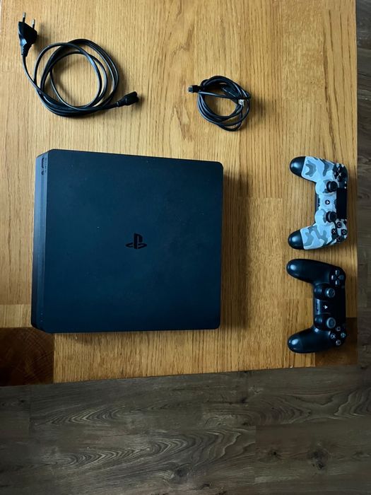 Konsola ps4 slim