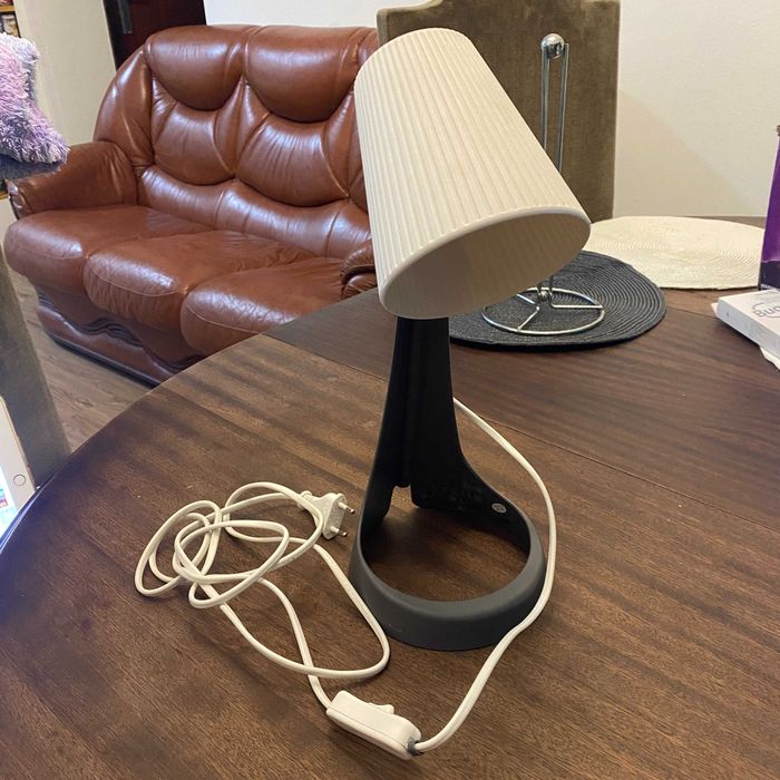 Abajur de Mesa branco e cinza