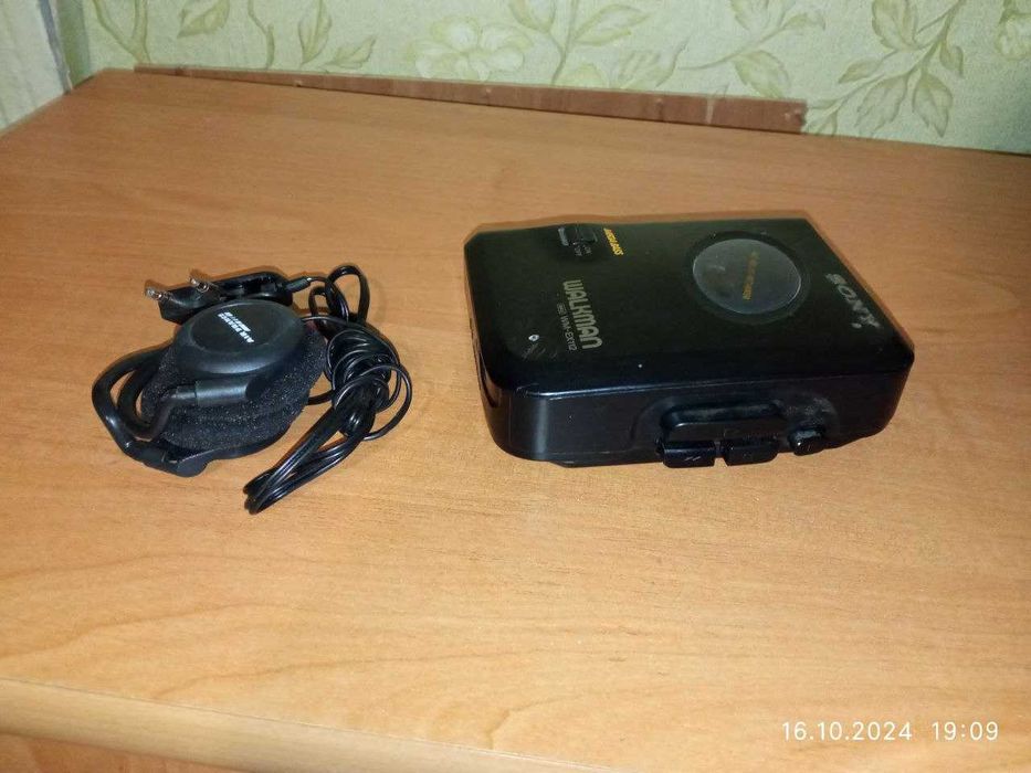 Касетний плеєр SONY WALKMAN WM-EX112 Mega Bass