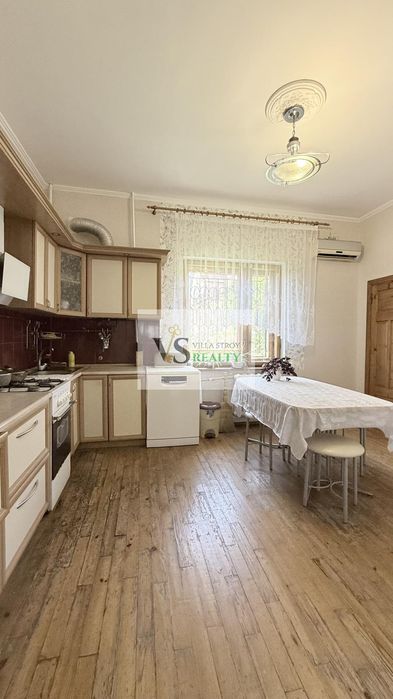 Продаж будинку: 11 кімн., 485 м² на 11 сотках у Лиманці!