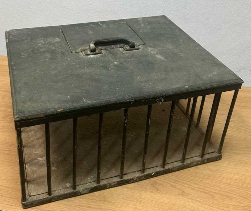 Caixa ou gaiola para transporte de pombos