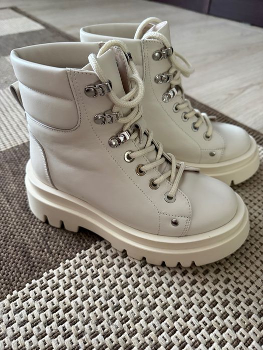 Продам шкіряні зимові чобітки