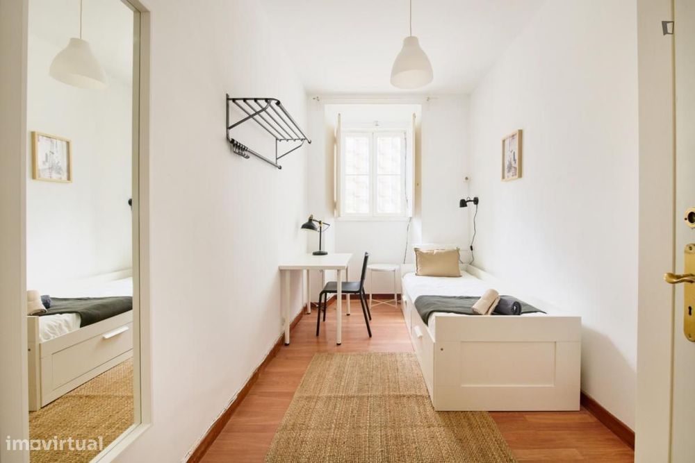 Quarto - localizado em Arroios Lisbon