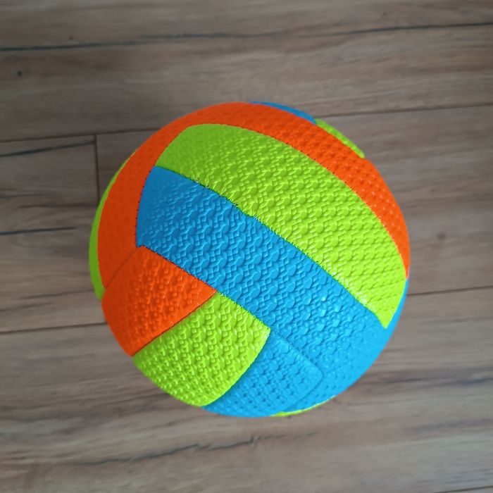Neonowa piłka do siatkówki