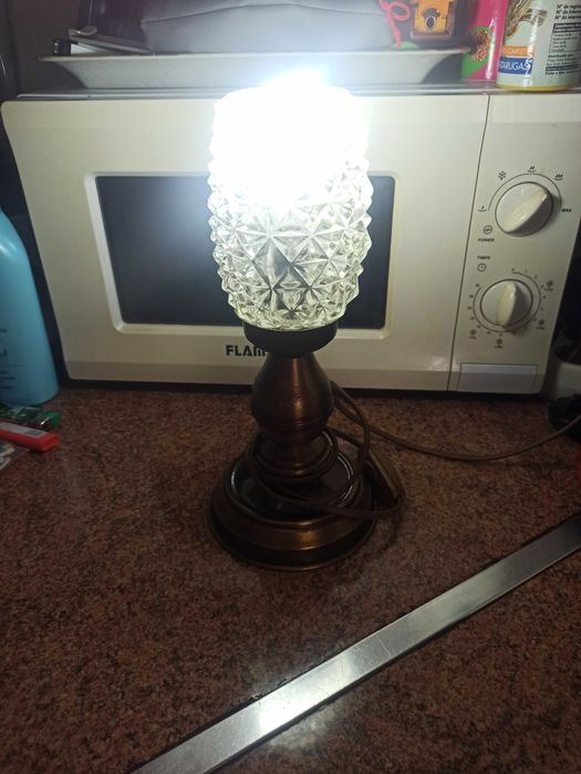 Candeeiro de mesa antigo em latão