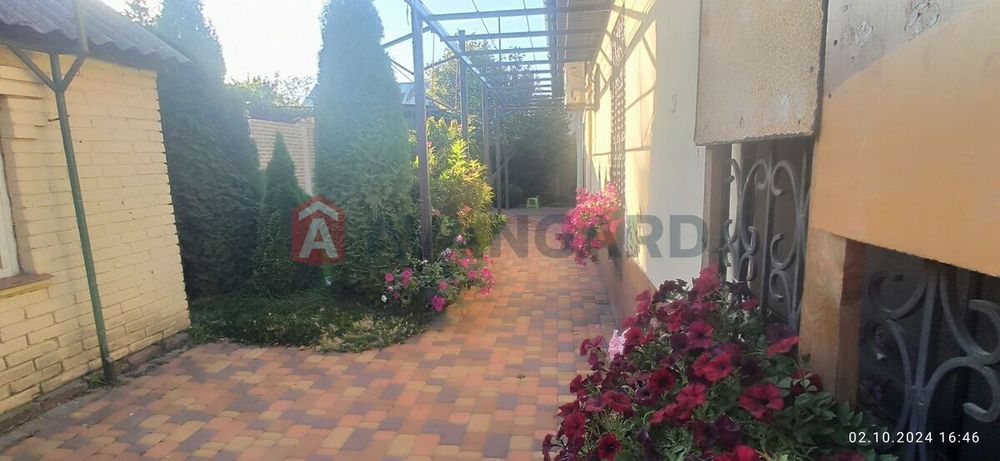 Продаж дому у Космічному мрні