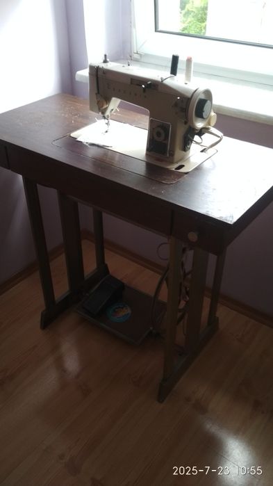 Stół do maszyny do szycia