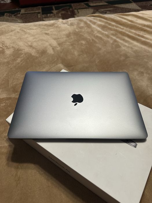 MacBook Air M1, сріблястий, 256 гігабайт,СРОЧНО