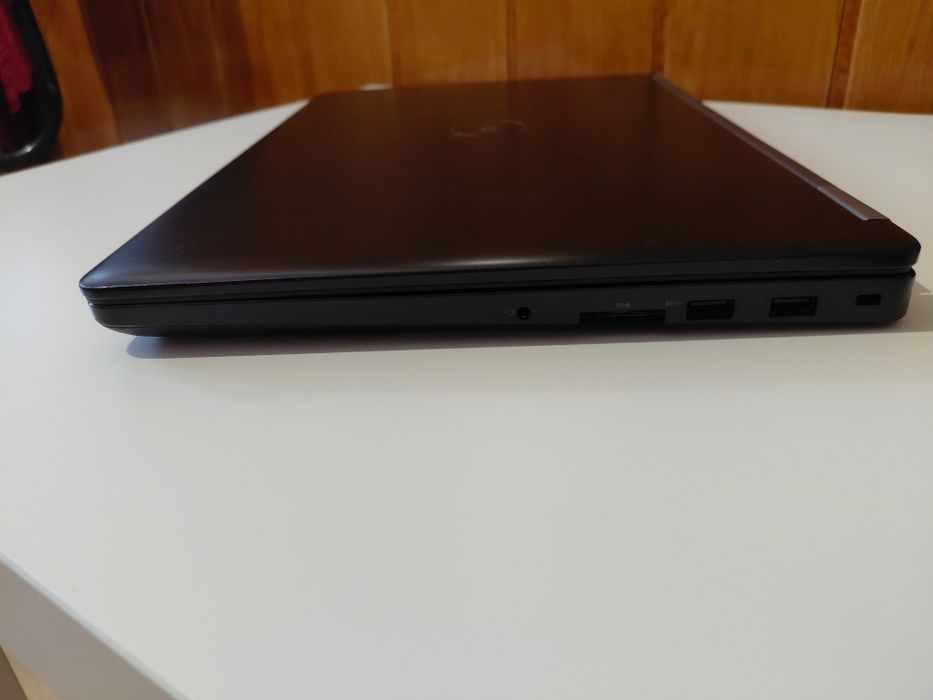 Ноутбук DELL latitude E5570