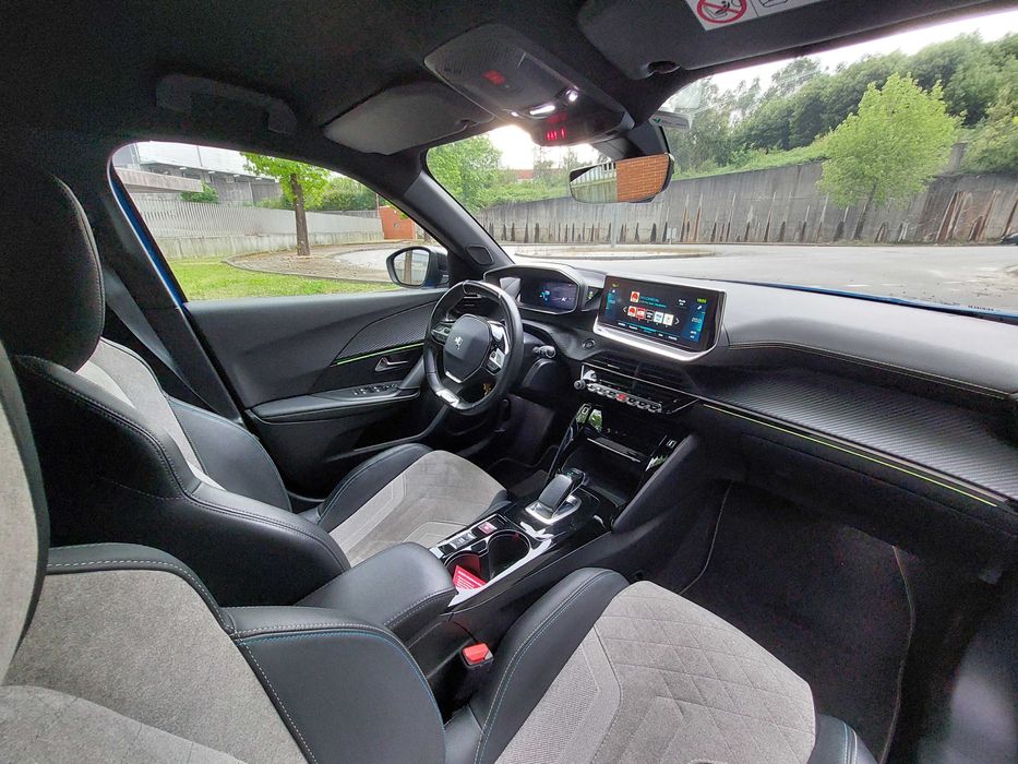 Peugeot e-2008 50 kWh GT