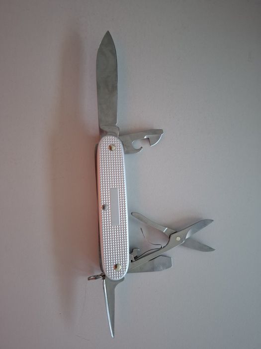 Canivete Suiço novo