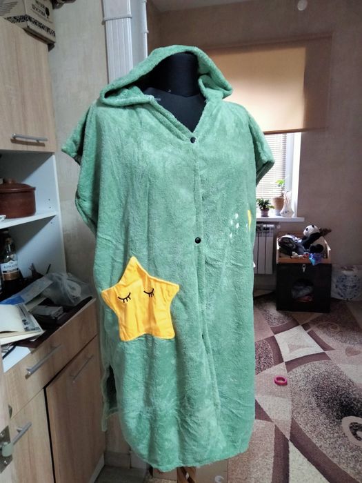 Продам пончо-халат  и халаты с капюшоном для  детей