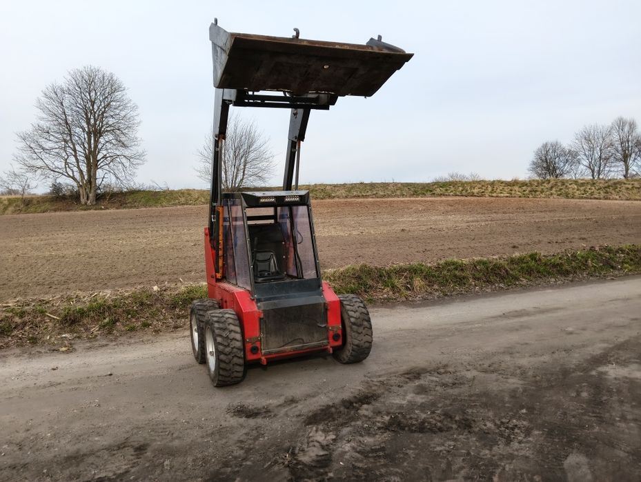 Bobcat miniładowarka Massey Ferguson Mustang Case Weidemann  MF