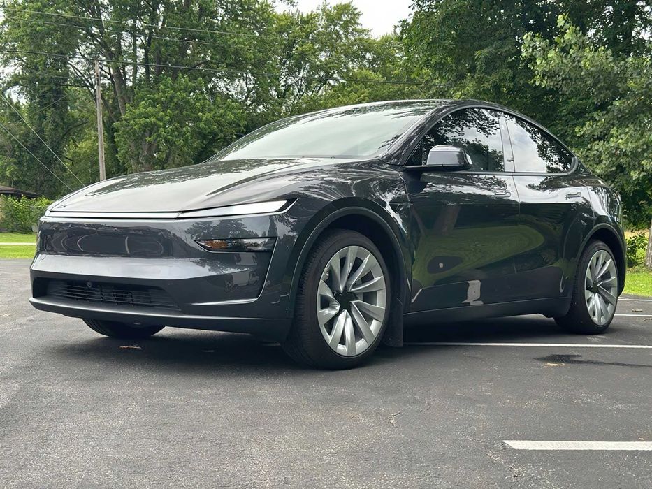 Tesla Model Y Long Range AWD      2026
