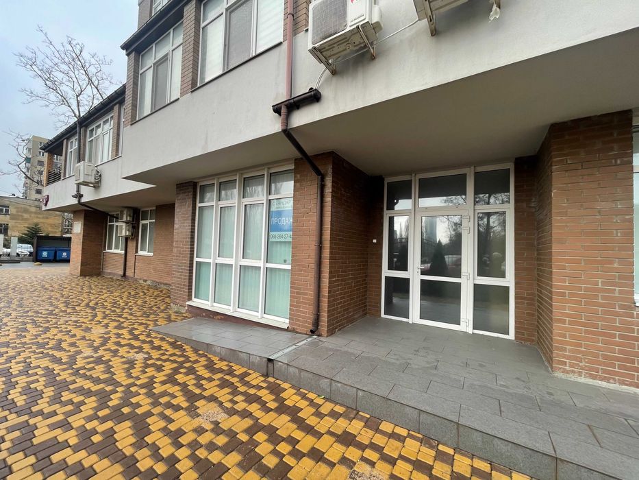 Продам офисное помещение с отдельным входом на Французском бульваре