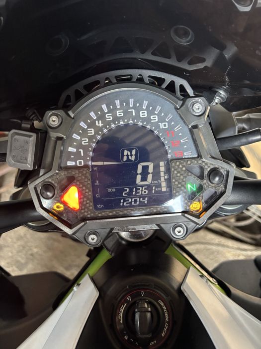 Kawasaki z 900 branca