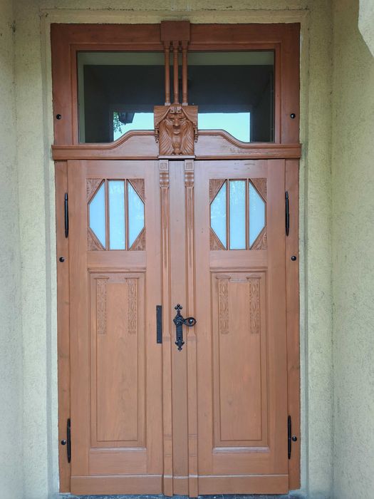 Renowacja schodów drewnianych, drzwi