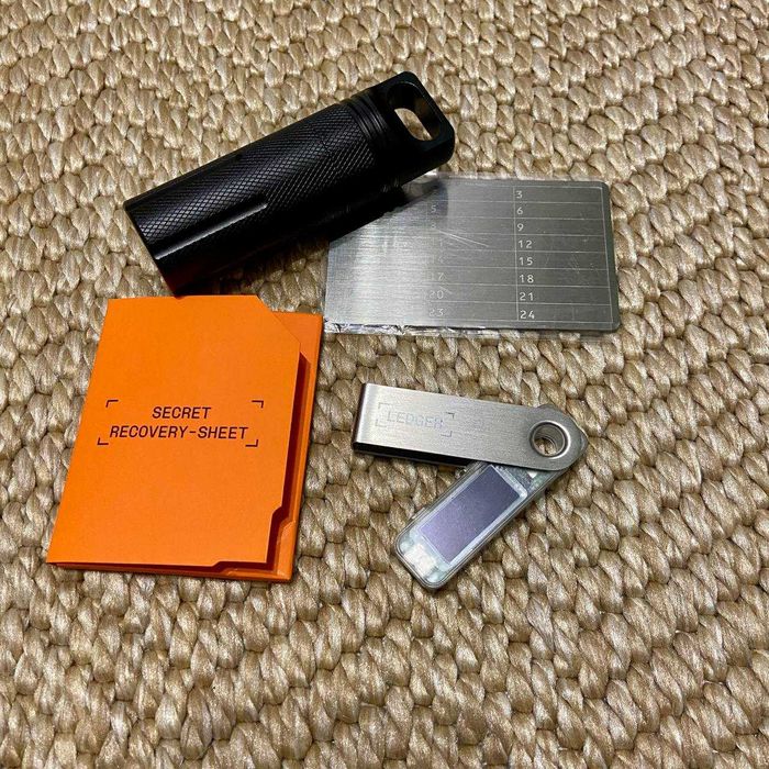 Апаратний криптогаманець Ledger Nano Ice Frost