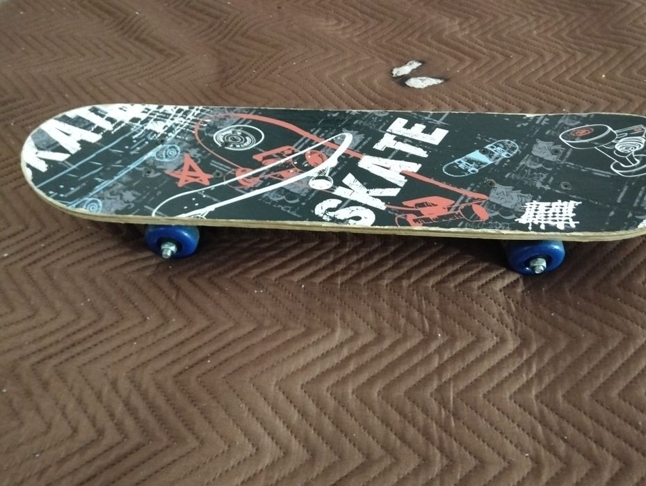 Vendo skate só uma roda que não está correta