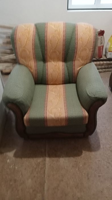 Sofá cama e cadeirões