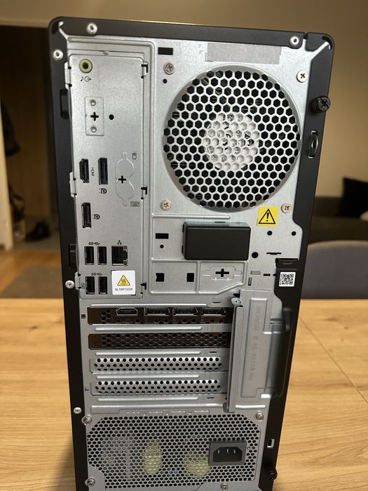 Komputer Thinkstation T360 bez procesora ram i karty graficznej