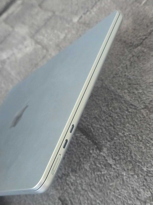 MacBook Air 13.6" M5 (A3449) Silver , заблокований ,icloud lock , донор