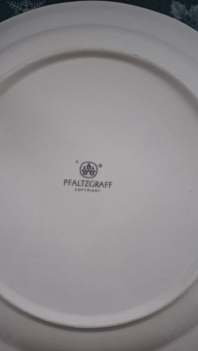 Новорічні тарілки Pfaltzgraff Red Ribbons