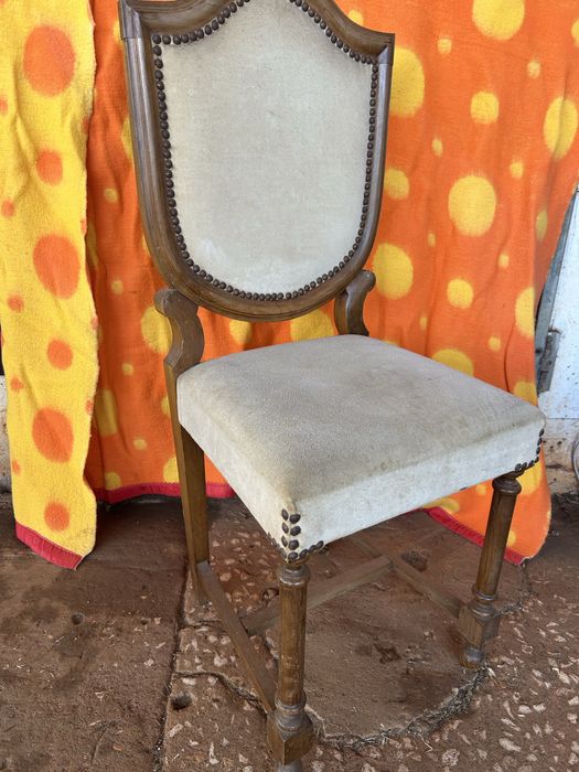 Vende se cadeira em madeira