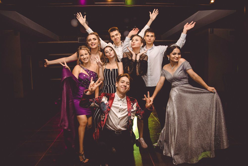 Ведущий Тамада Живая музыка Дискотека Видеосъемка Фотограф