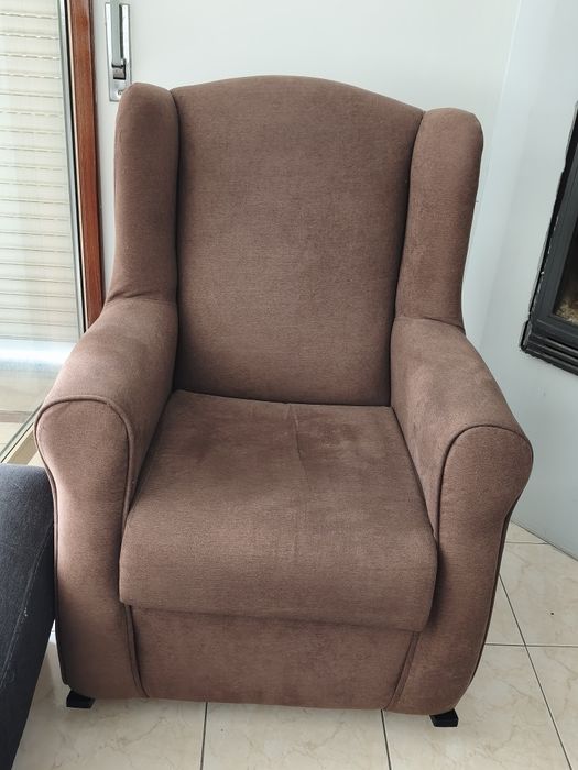 Cadeirão com baloiço amamentação