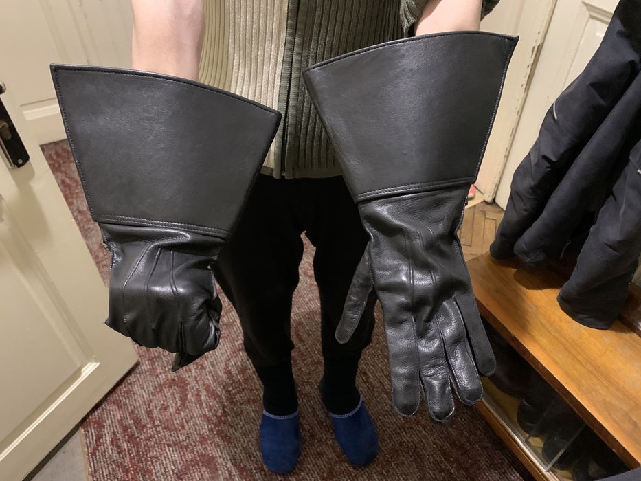 Женские кожаные перчатки длинные