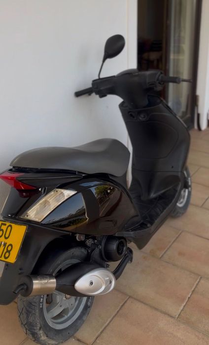 Piaggio zip 2t zwart