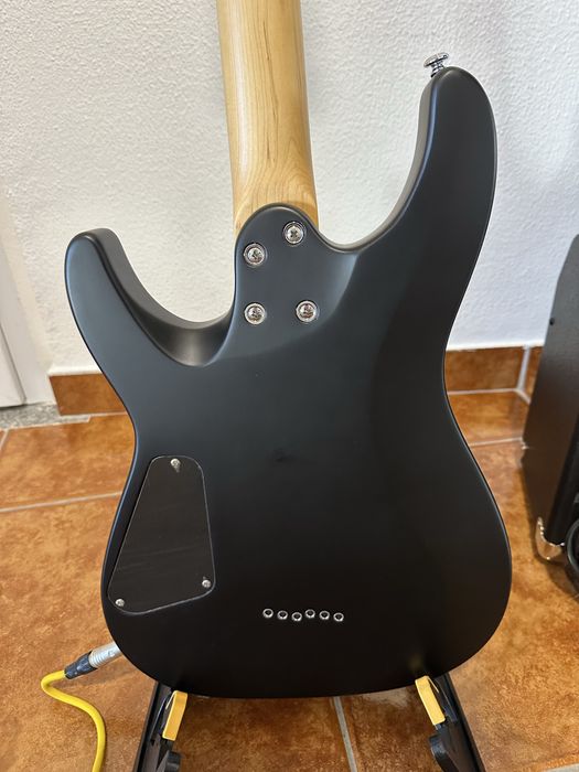 Guitarra elétrica Schecter + amplificador fender