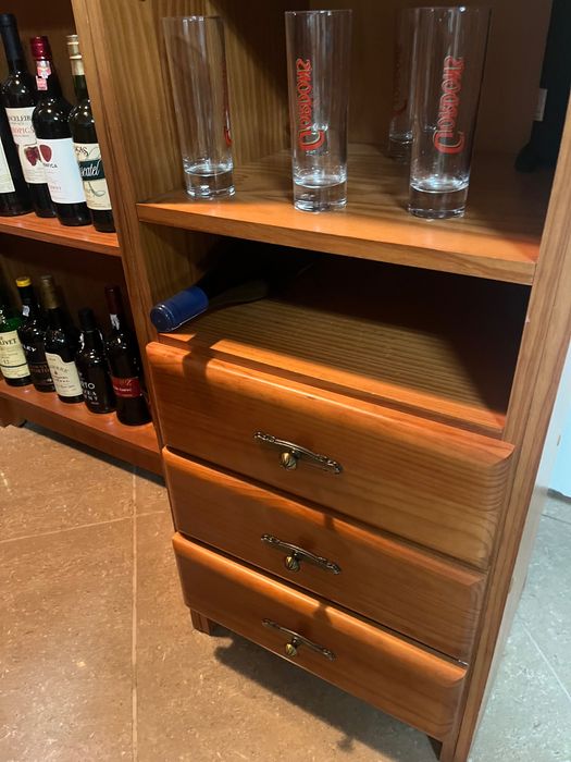 Bar de canto / garrafeira