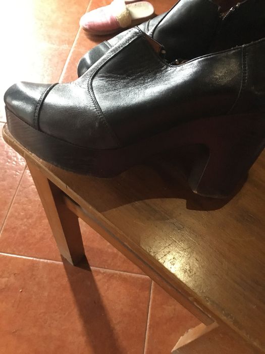 Sapatos com algum uso