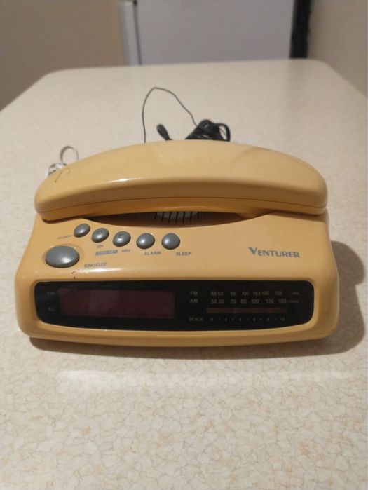 Telefon kremowy z radiem retro