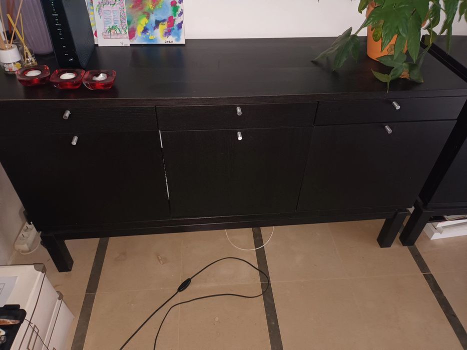Cadeiras e aparadores