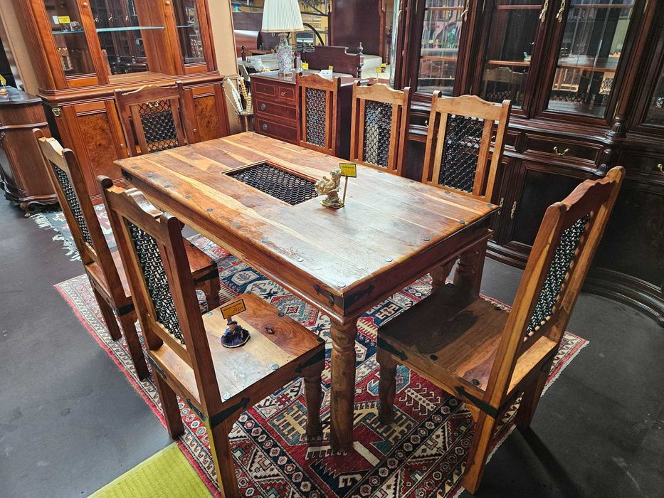 Excelente mesa em madeira maciça - Estilo Mexicano - óptimo estado e